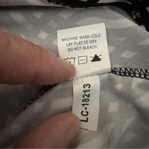 Mud Pie women’s dress size medium gold tone buttons on sleeves black and white - Picture 4 of 6